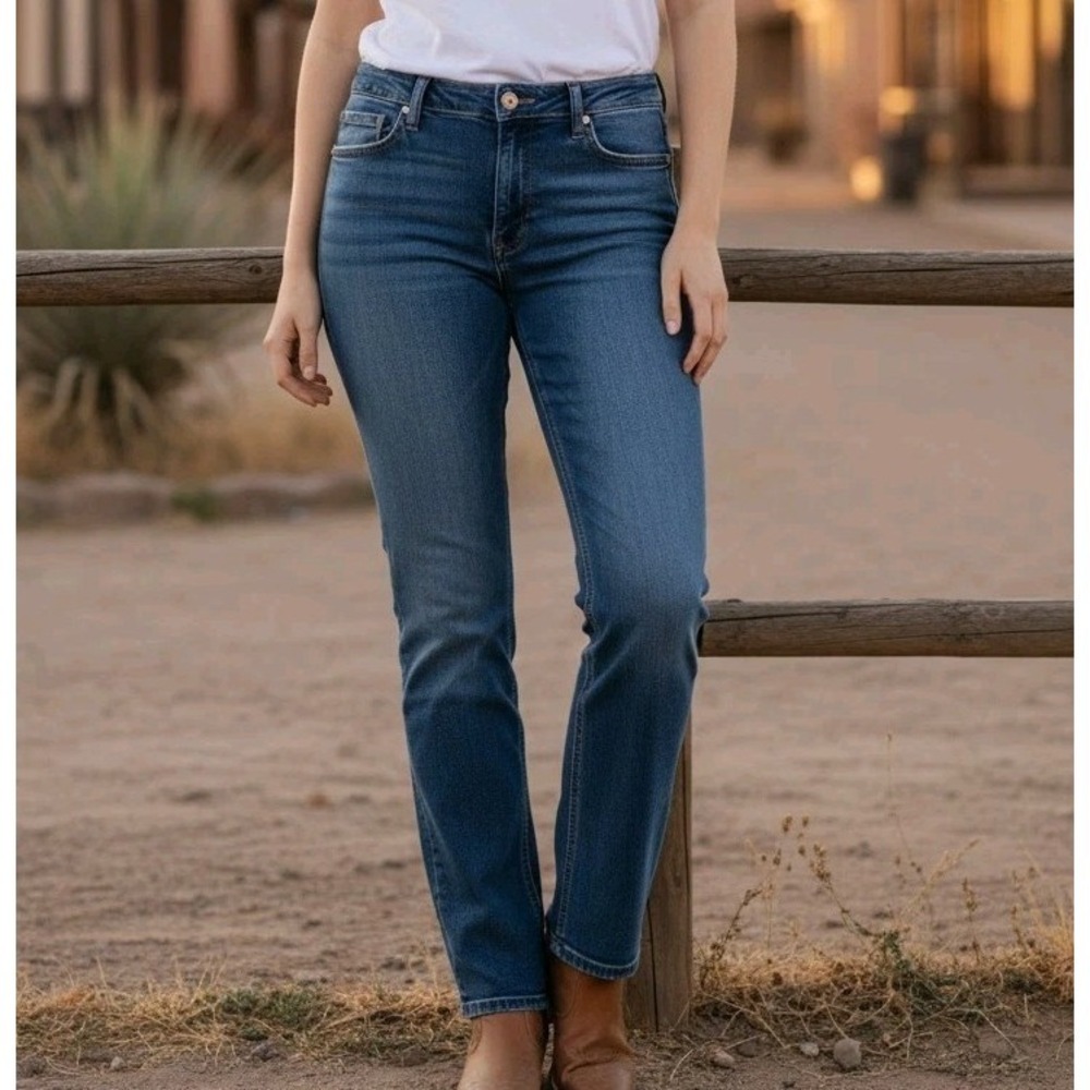Rock‎ 47 by Wrangler Women's Jeans 11/32 35x31 Low Rise Boot Cut Stud western